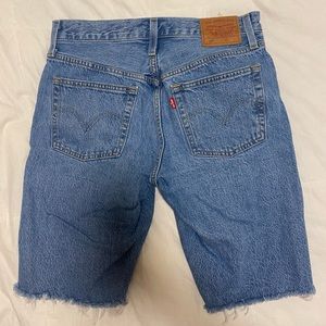 Size 27 Knee Length Levi's Shorts